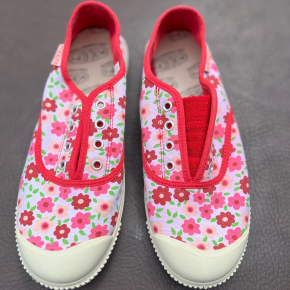 Keen Shoes - KEEN Women’s Slip-On Flowered Print Sneakers US 6 size